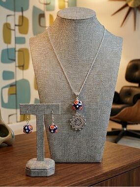 Artisan Sputnik Lampwork Glass and Stainless Steel Necklace & Earring Set 🧁